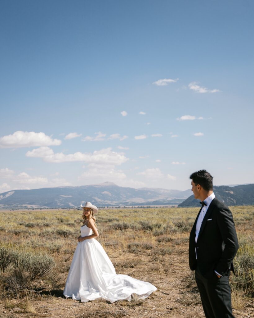 wyoming wedding inspiration, wyoming wedding photographer, travel wedding photographer, grand teton national park wedidng, western bridal portraits