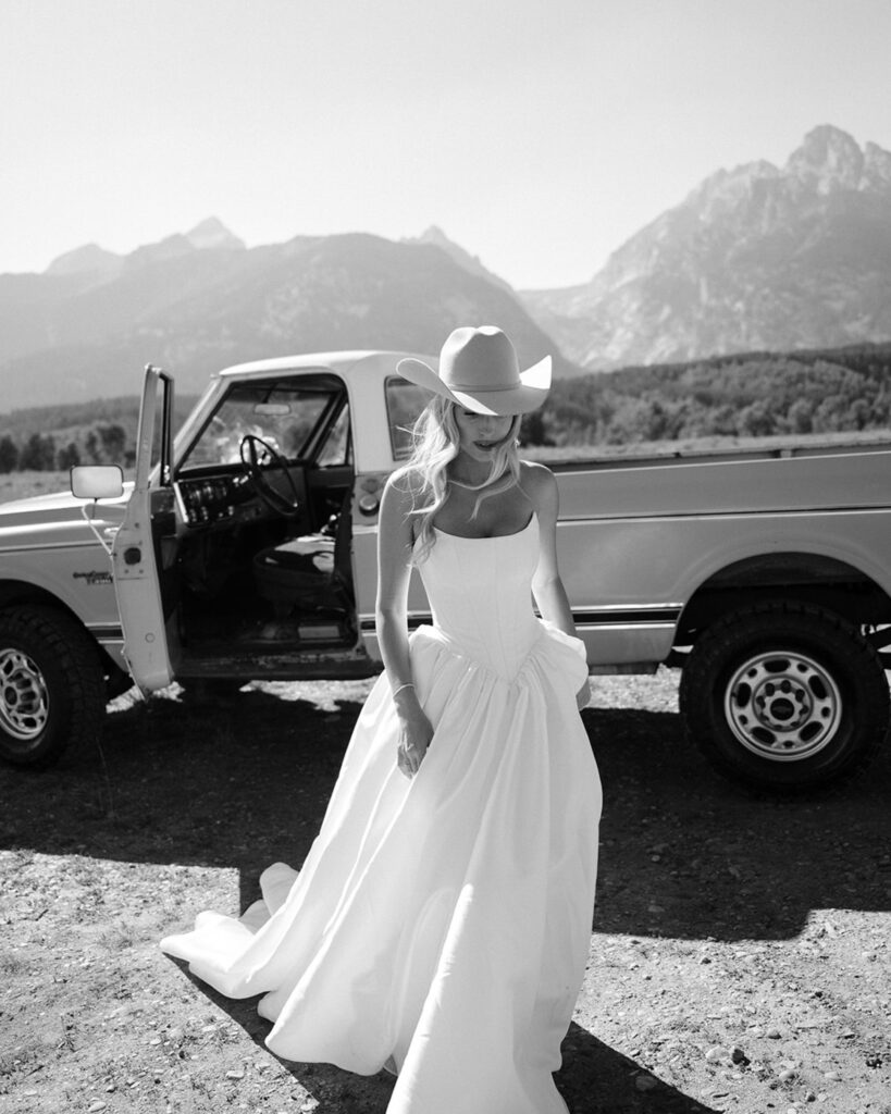 wyoming wedding inspiration, wyoming wedding photographer, travel wedding photographer, grand teton national park wedidng, western bridal portraits