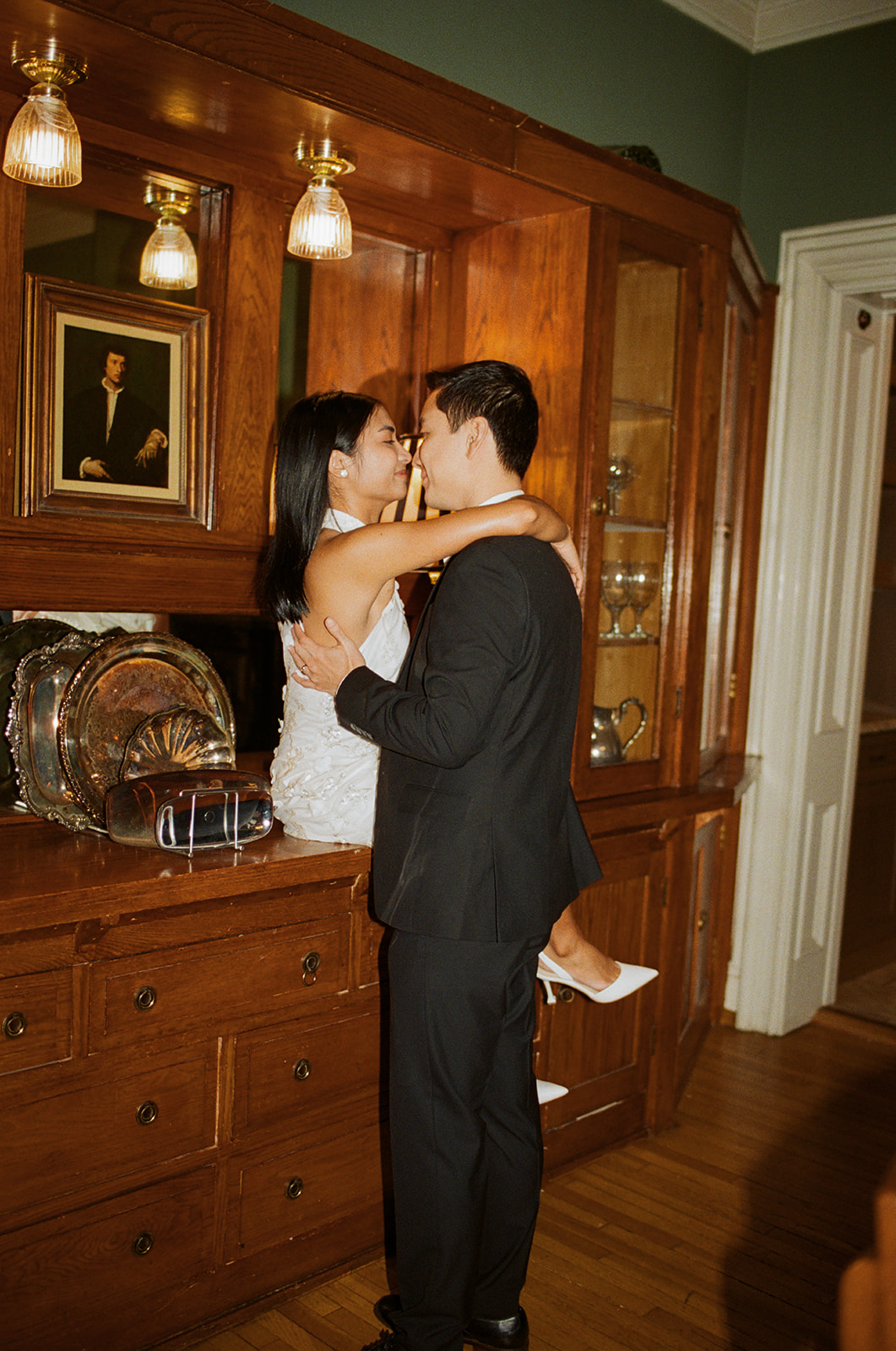 intimate elopement in lafayette square st. louis historic home wedding