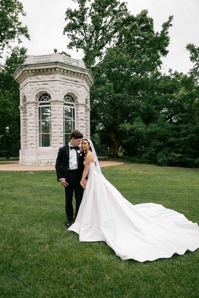 bride and groom portraits at the missouri botanical gardens