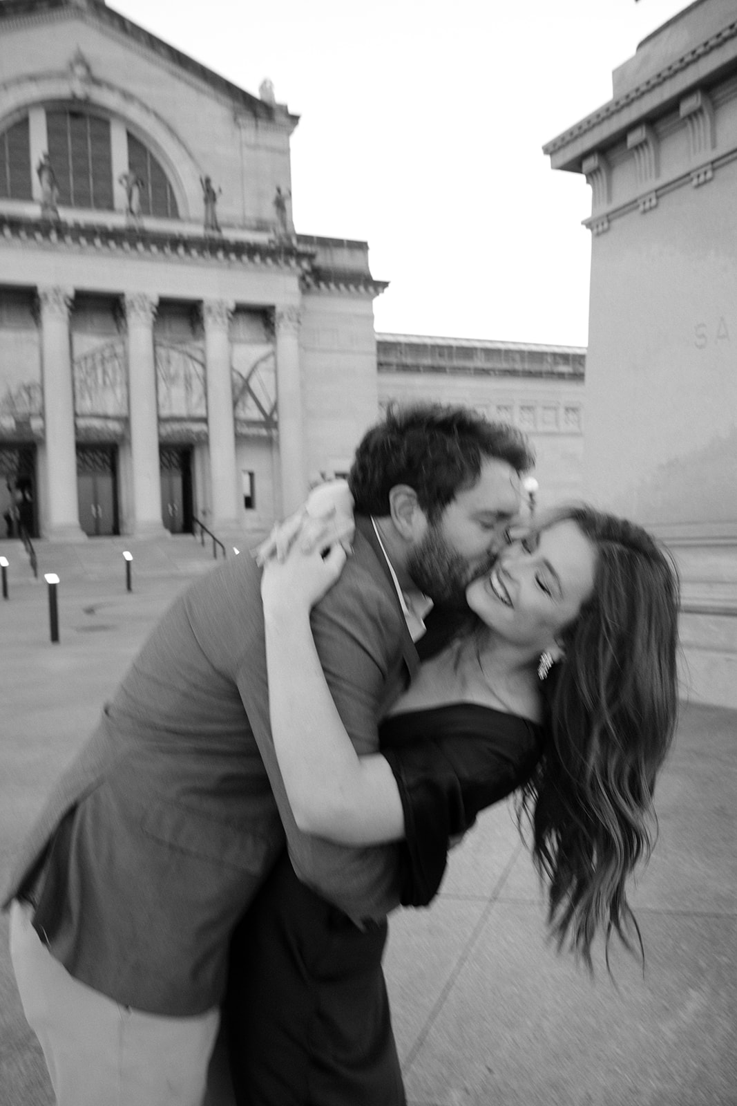 st. louis engagement session, engagement session at the st. louis art museum, documentary couples photography