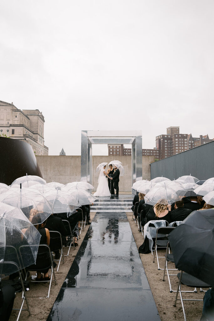 rainy wedding day ceremony at the contemporary art museum st. louis